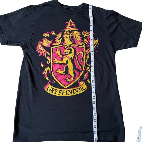 Harry Potter Deathly Hallows Gryffindor Graphic T-Shirt Size Medium - Picture 4 of 5
